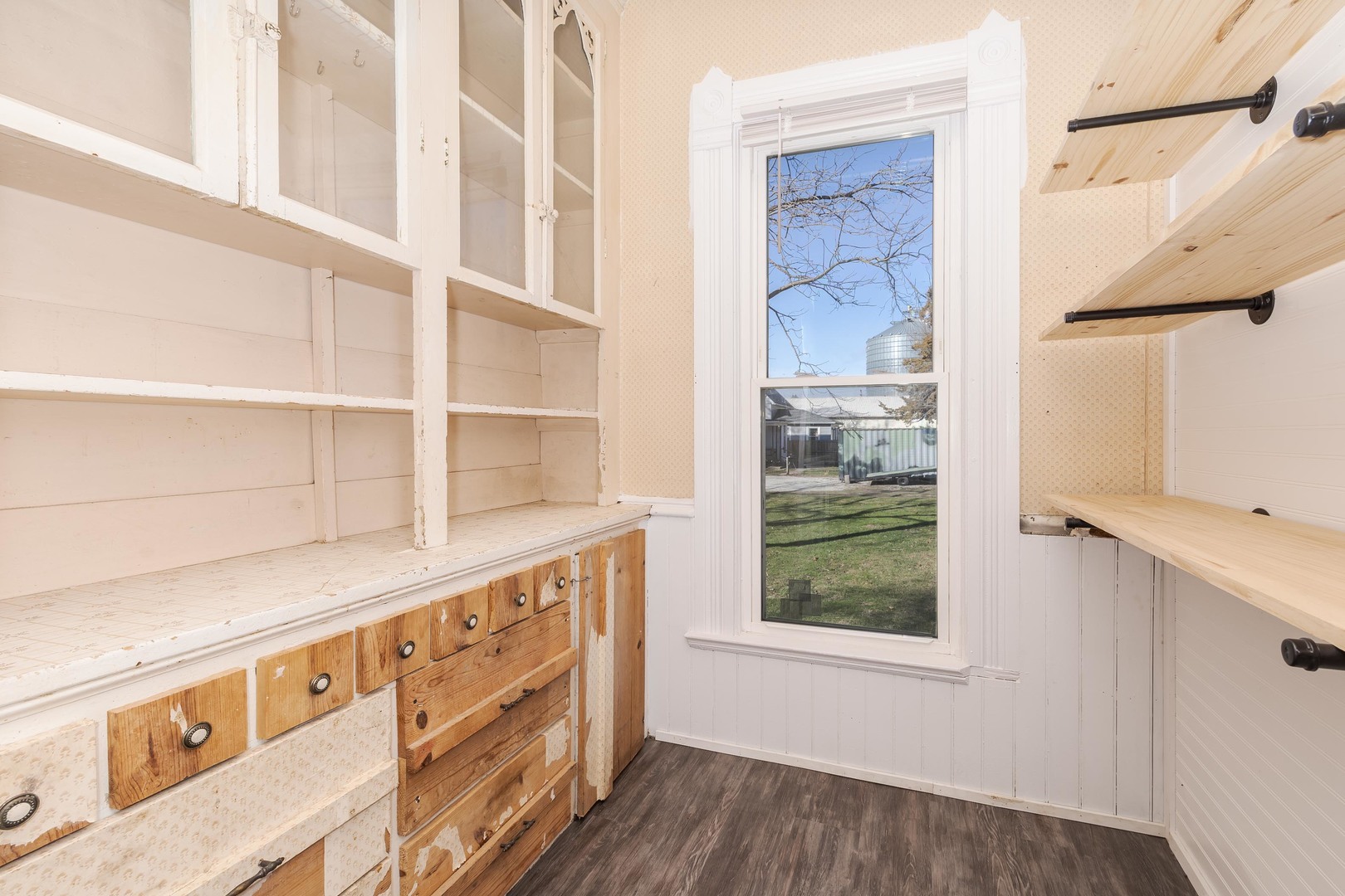 26 Lafayette Street Saunemin, IL 61769 - Photo 24 of 38 a view of an entryway with a window
