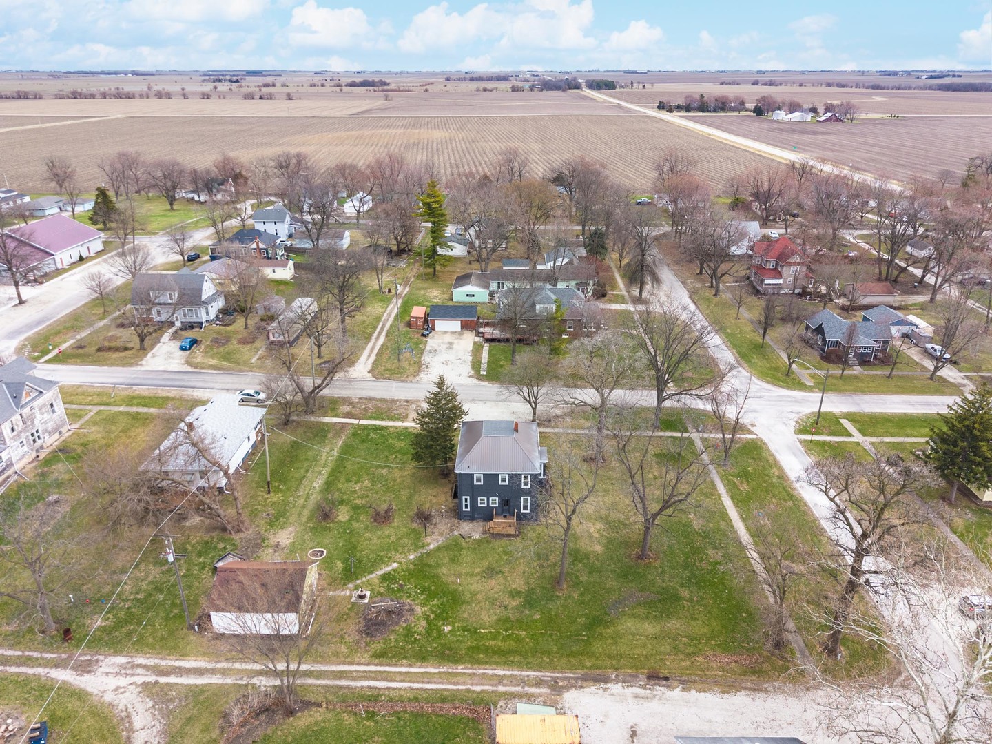 26 Lafayette Street Saunemin, IL 61769 - Photo 8 of 38 an aerial view of residential houses with outdoor space