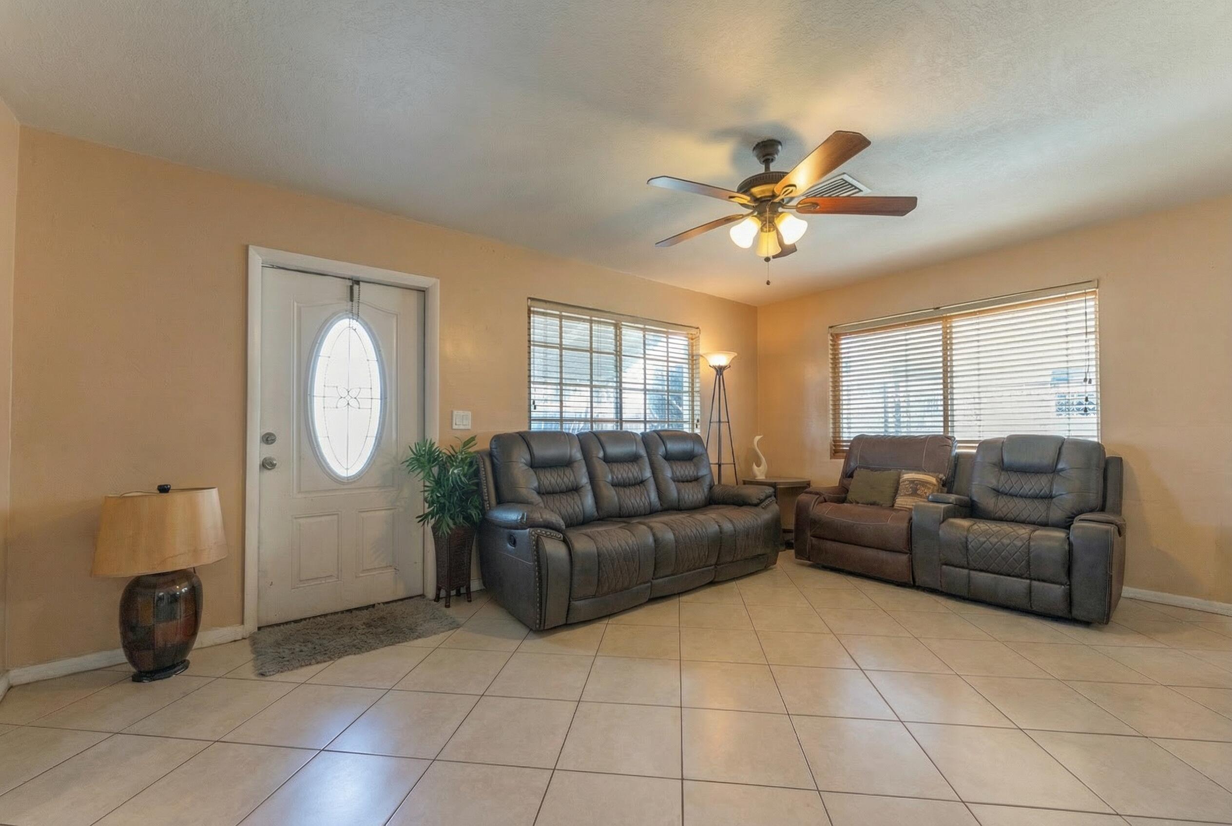 137 West 34th Street Riviera Beach, FL 33404 - Photo 11 of 26 Woolf Realty_137 N 34th_decluttered (8)