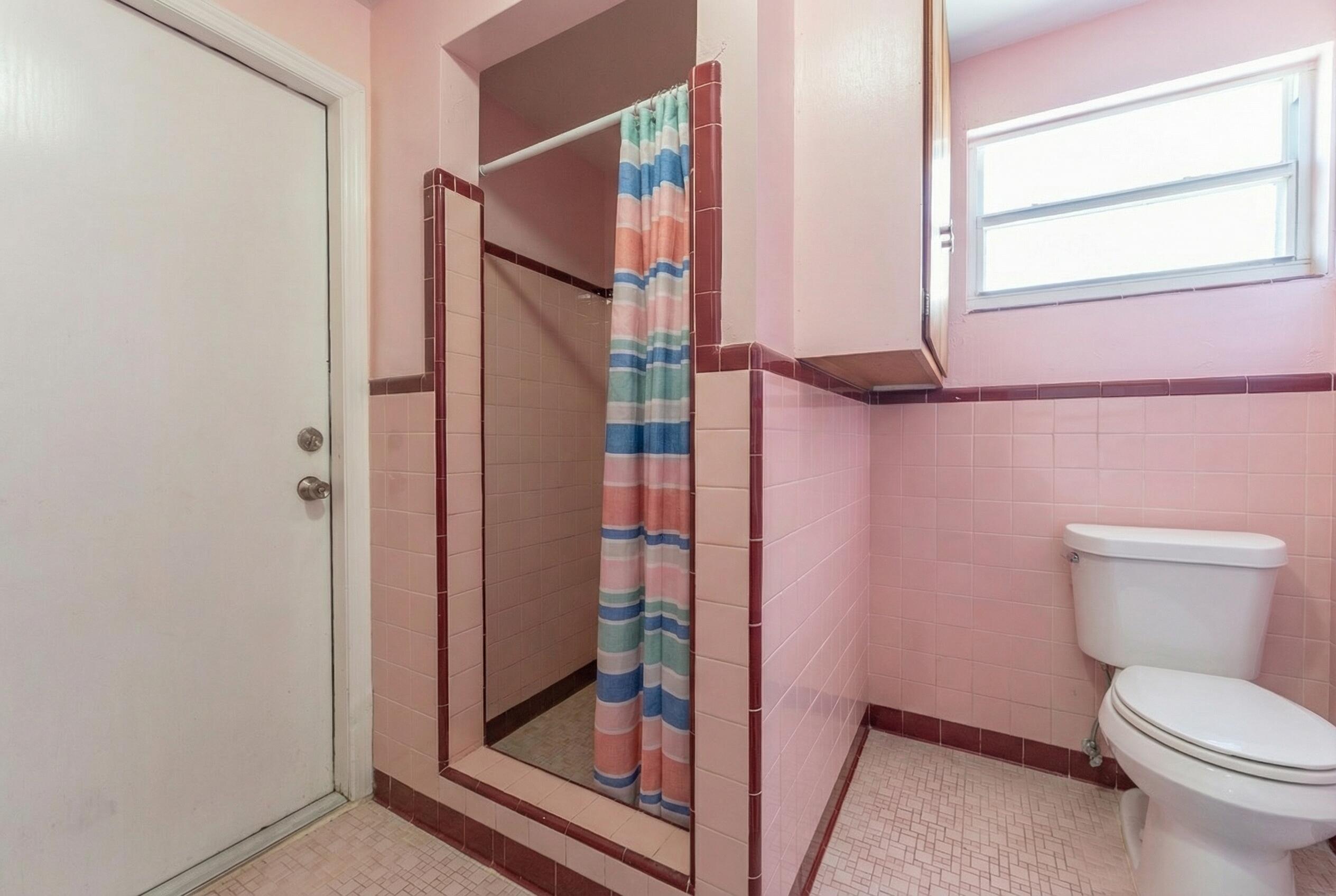 137 West 34th Street Riviera Beach, FL 33404 - Photo 5 of 26 Woolf Realty_137 N 34th_decluttered (2)