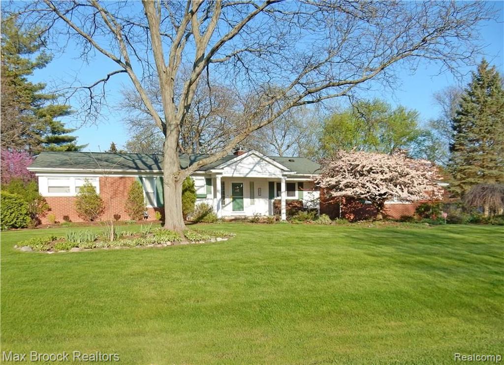 7047 Springridge Road West Bloomfield, MI 48322 - Photo 1 of 32