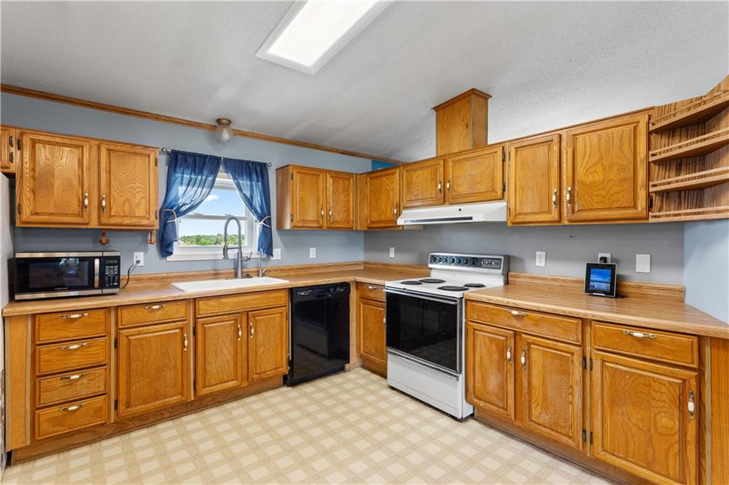 15038 Fairmount Road Basehor, KS 66007 - Photo 13 of 36