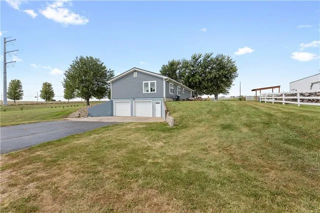 $500,000 | 15038 Fairmount Road, Basehor, KS 66007