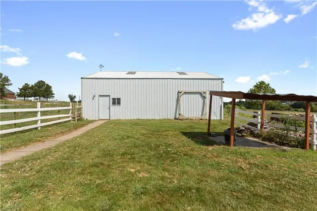 $500,000 | 15038 Fairmount Road, Basehor, KS 66007