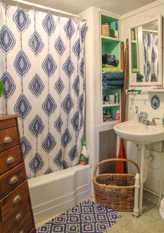 826 Main Street Warren, RI 02885 - Photo 14 of 20 2nd Floor Full Bath