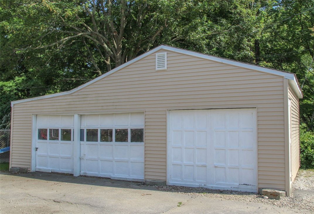 826 Main Street Warren, RI 02885 - Photo 15 of 20 Garage