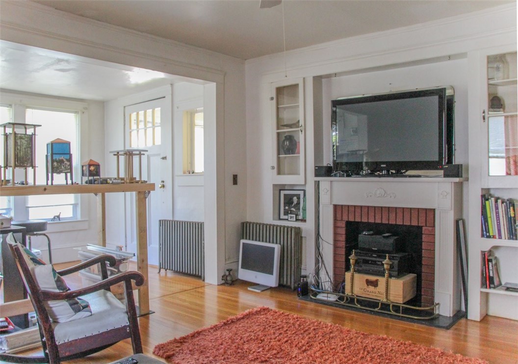 826 Main Street Warren, RI 02885 - Photo 2 of 20 1st Floor Living Room
