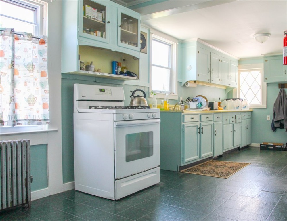 826 Main Street Warren, RI 02885 - Photo 6 of 20 1st Floor Kitchen