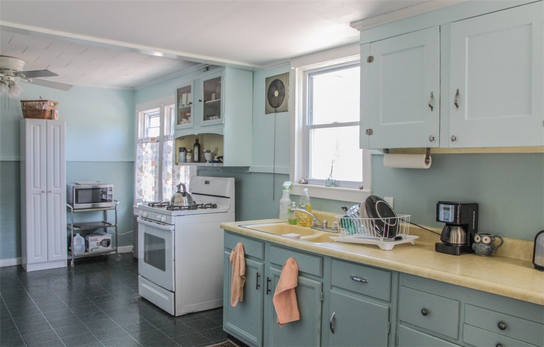 826 Main Street Warren, RI 02885 - Photo 7 of 20 1st Floor Kitchen