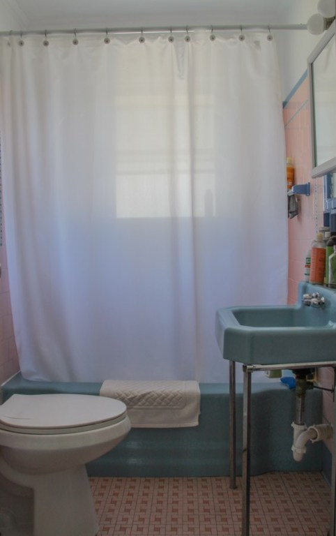 826 Main Street Warren, RI 02885 - Photo 10 of 20 1st Floor Full Bath