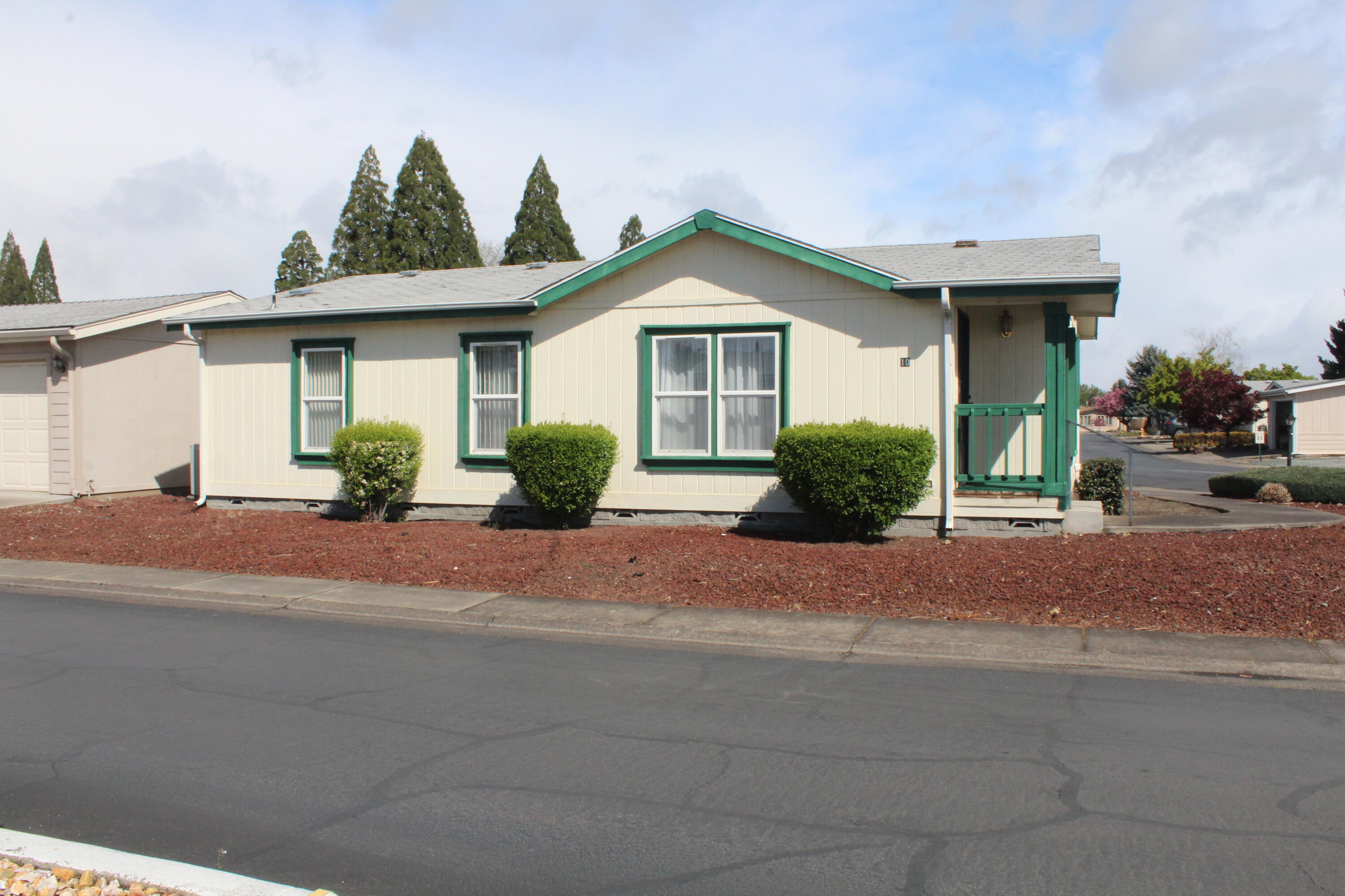 555 Freeman Road, Unit 10 Central Point, OR 97502 - Photo 1 of 28 IMG_7927