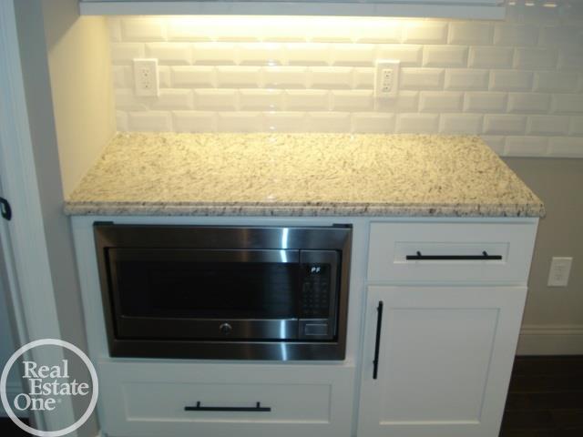 92 Muir Road Grosse Pointe, MI 48236 - Photo 7 of 48 31344963-6.JPG