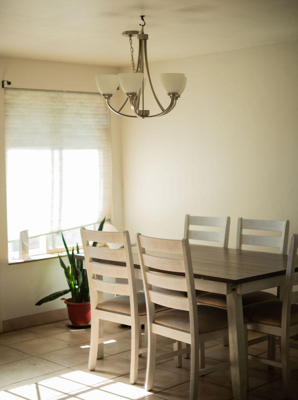 3037 Clearbrook Place Malin, OR 97632 - Photo 13 of 30 a view of a dining room with furniture