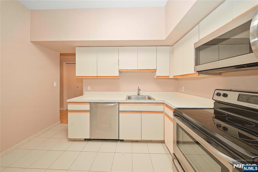 316 Prospect Avenue, Unit 2D Hackensack, NJ 07601 - Photo 4 of 18