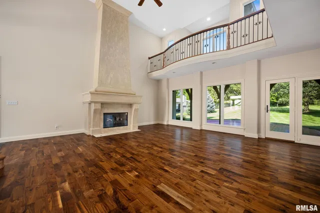 $949,000 | 2233 West Augusta Drive, Dunlap, IL 61525