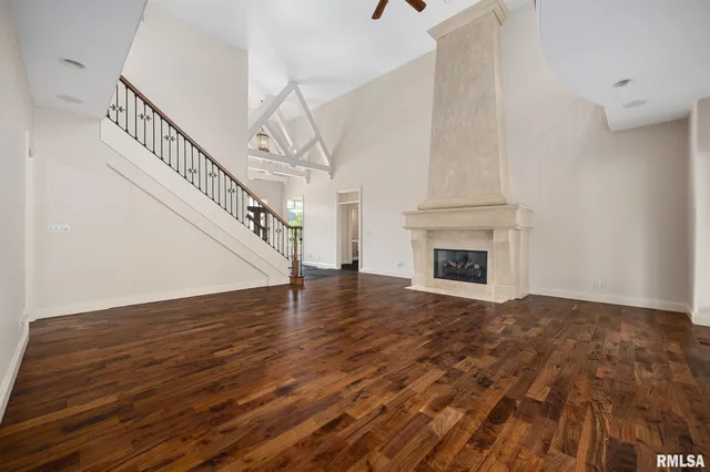 $949,000 | 2233 West Augusta Drive, Dunlap, IL 61525