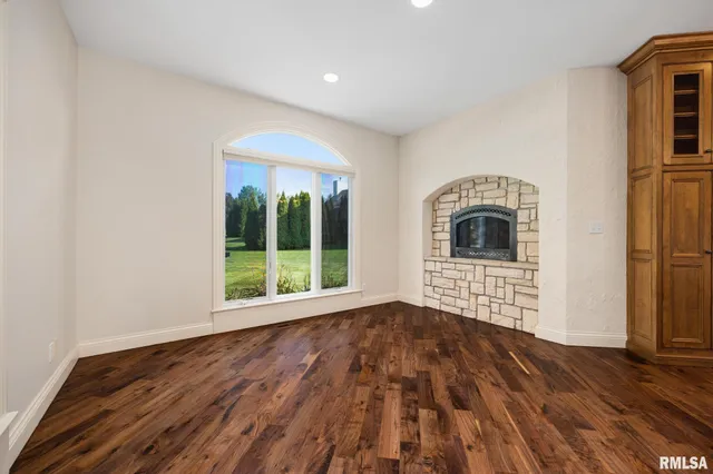 $949,000 | 2233 West Augusta Drive, Dunlap, IL 61525