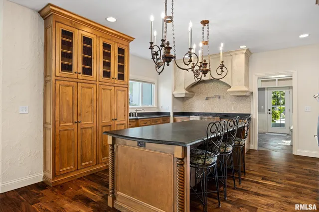 $949,000 | 2233 West Augusta Drive, Dunlap, IL 61525