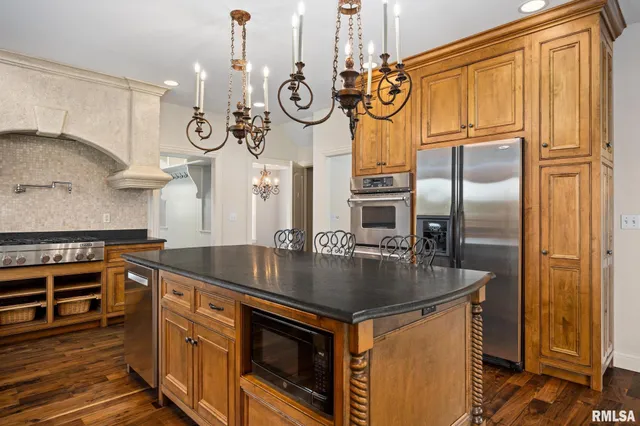 $949,000 | 2233 West Augusta Drive, Dunlap, IL 61525