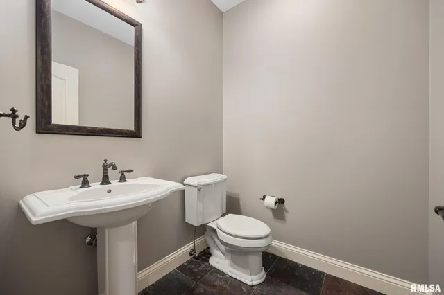 $949,000 | 2233 West Augusta Drive, Dunlap, IL 61525