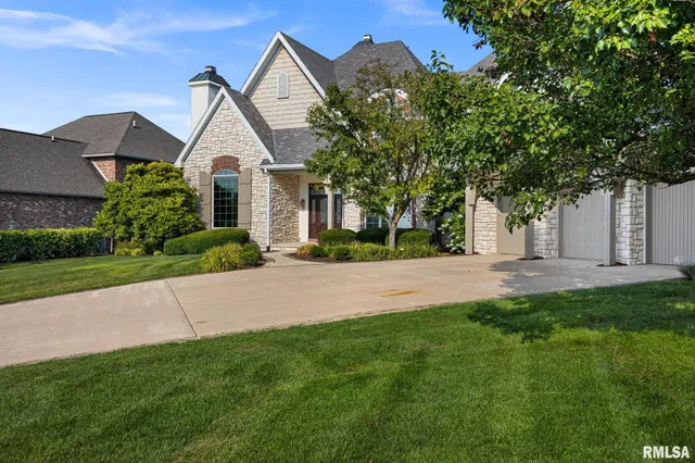 $949,000 | 2233 West Augusta Drive, Dunlap, IL 61525