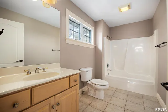 $949,000 | 2233 West Augusta Drive, Dunlap, IL 61525