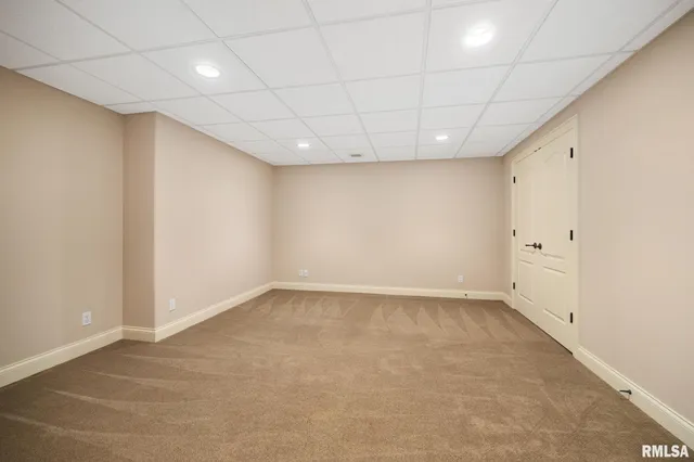 $949,000 | 2233 West Augusta Drive, Dunlap, IL 61525