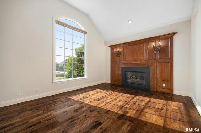 $949,000 | 2233 West Augusta Drive, Dunlap, IL 61525