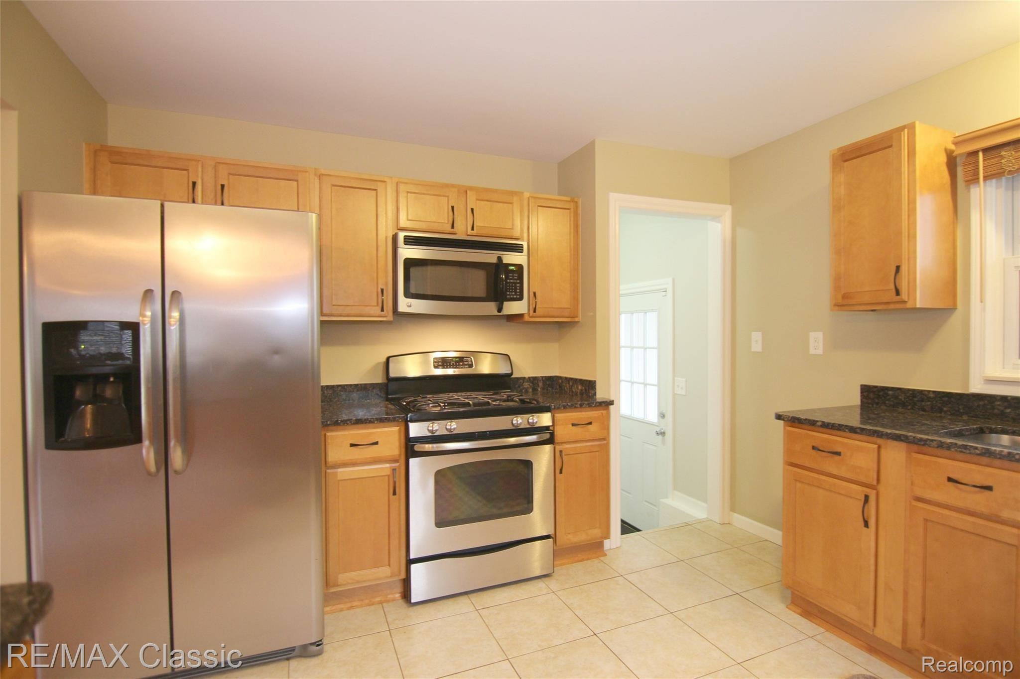1605 Rowe Road Milford, MI 48380 - Photo 23 of 32 Rowe Rd Kitchen 3.jpg