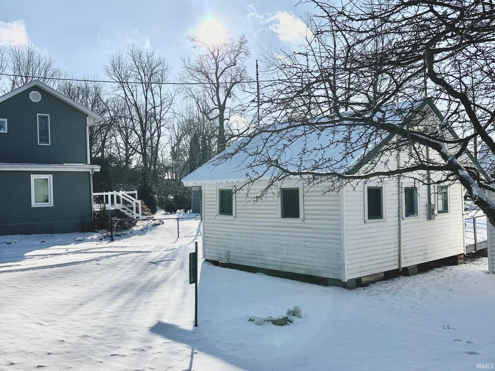 11719 Black Point Road Syracuse, IN 46567 - Photo 8 of 14 Gallery Image 8