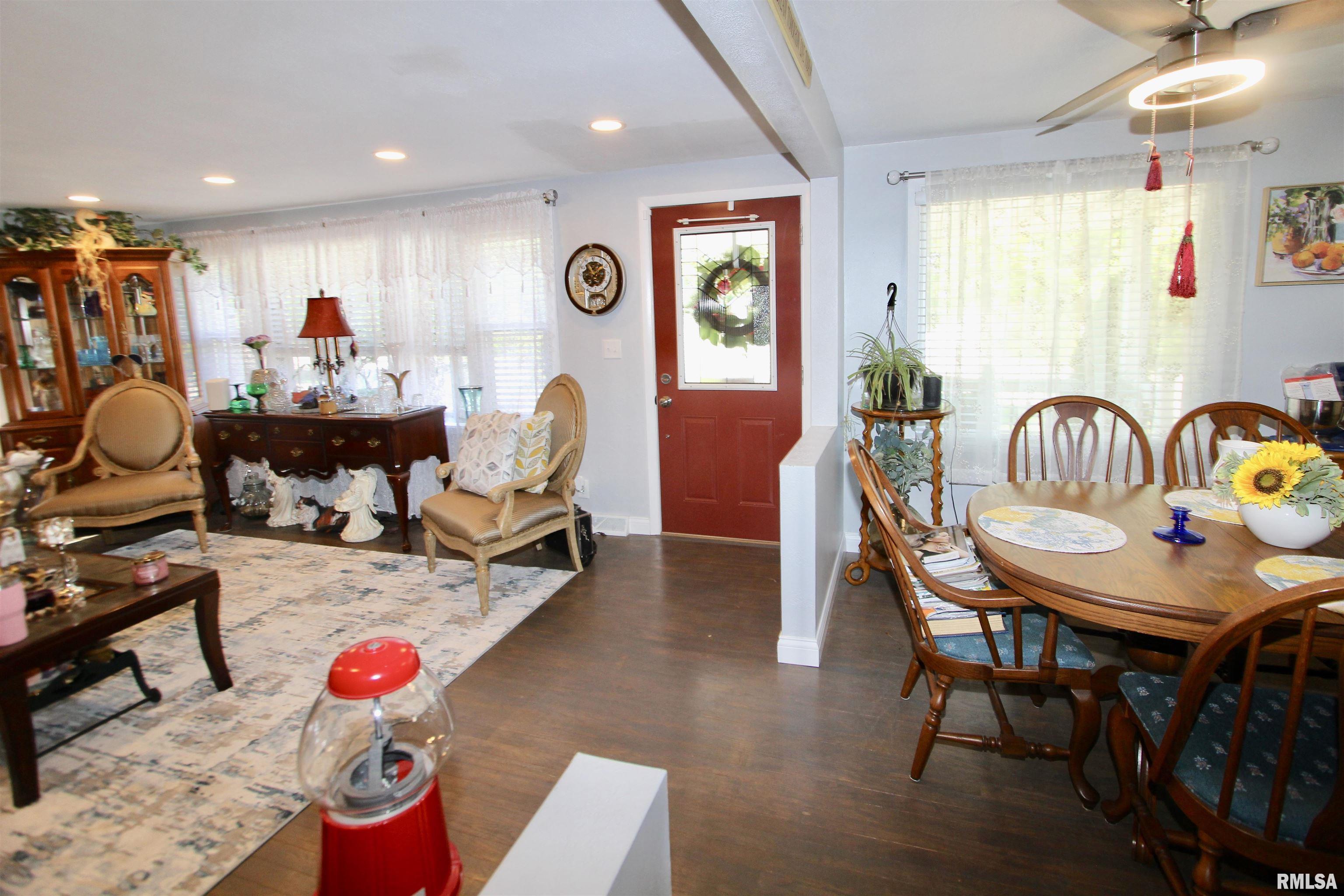 712 Highview Road East Peoria, IL 61611 - Photo 12 of 31