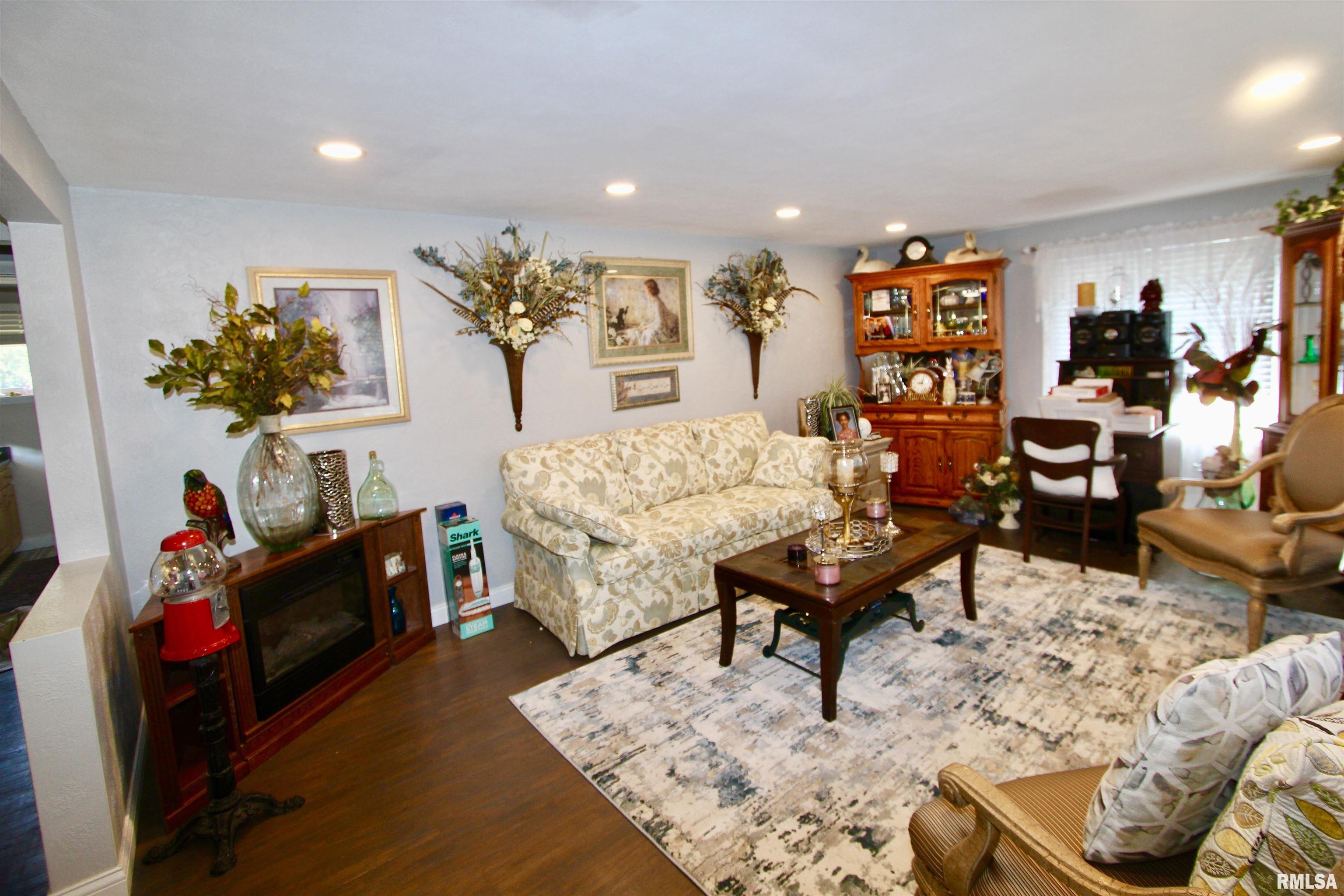 712 Highview Road East Peoria, IL 61611 - Photo 7 of 31