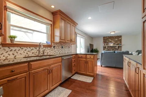 $650,000 | 117 Annapolis Drive, Vernon Hills, IL 60061