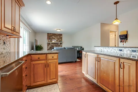 $650,000 | 117 Annapolis Drive, Vernon Hills, IL 60061