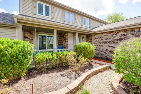 $650,000 | 117 Annapolis Drive, Vernon Hills, IL 60061