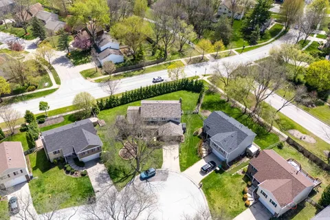 $650,000 | 117 Annapolis Drive, Vernon Hills, IL 60061