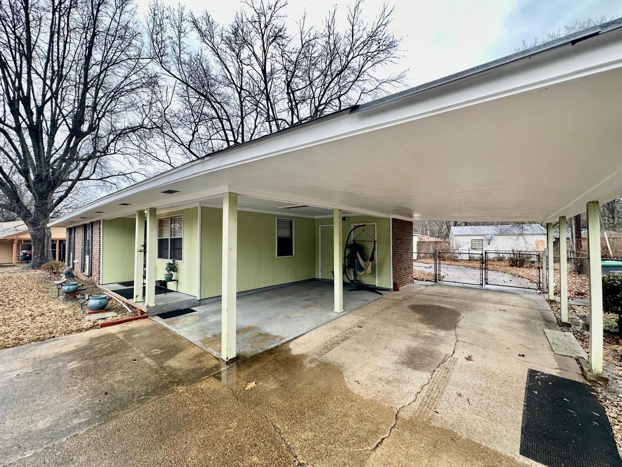 1588 Butterworth Road Memphis, TN 38116 - Photo 3 of 25 And Could be 2 Garage (change door) 22 x 30 / Workshop