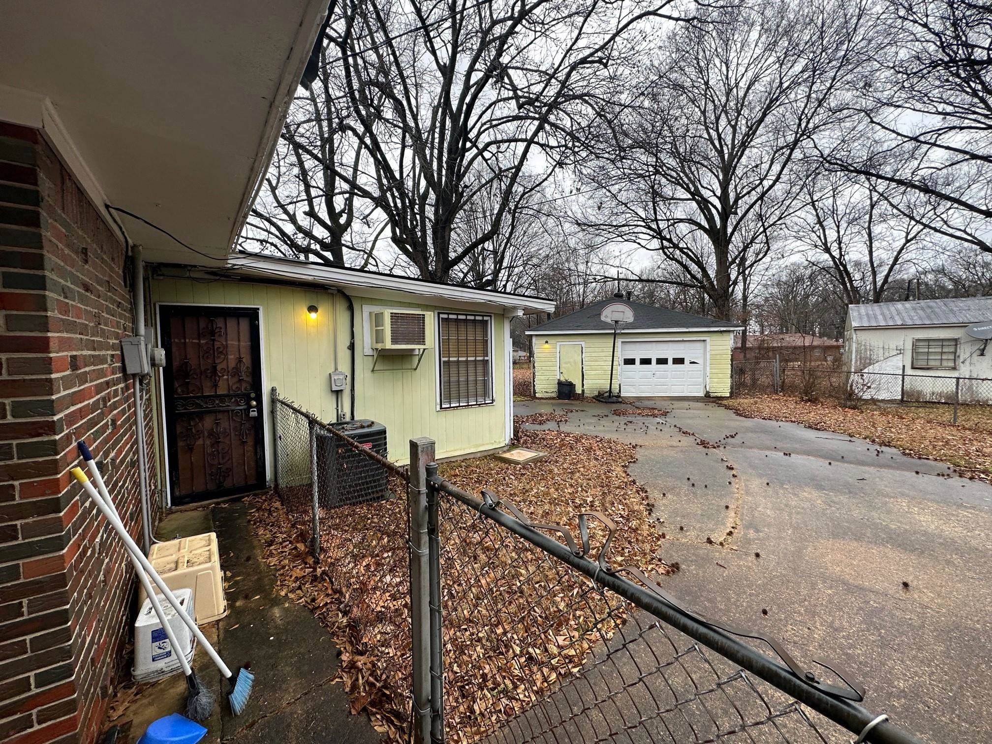 1588 Butterworth Road Memphis, TN 38116 - Photo 4 of 25 Gallery Image 4