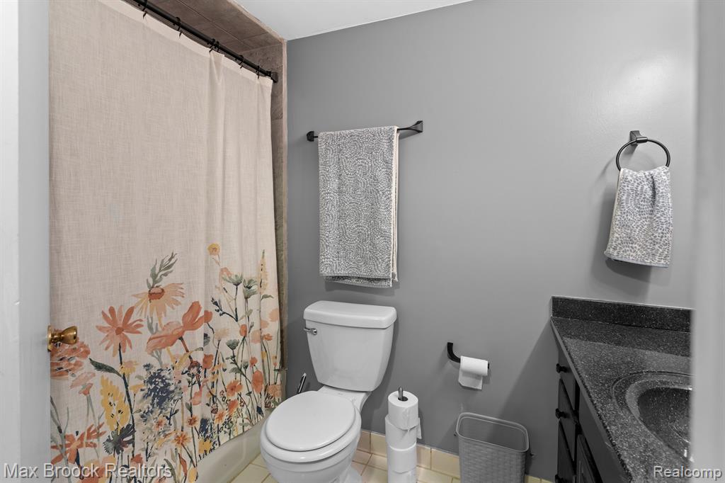 5005 Crooks Road, Unit 34 Royal Oak, MI 48073 - Photo 17 of 29