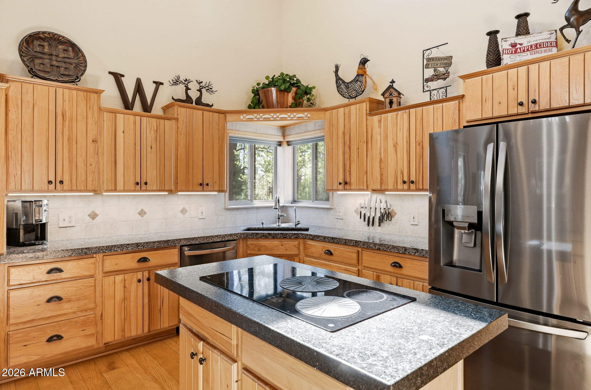 826 Pine Creek Circle Lakeside, AZ 85929 - Photo 9 of 63 a kitchen that has a sink a stove and a refrigerator