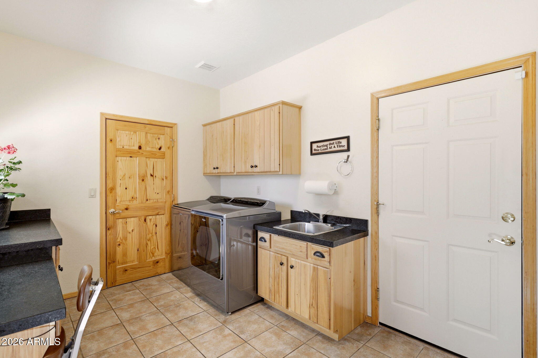826 Pine Creek Circle Lakeside, AZ 85929 - Photo 32 of 63 a kitchen with a stove and a refrigerator