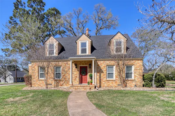 $499,900 | 252 South Bell Street, Bellville, TX 77418