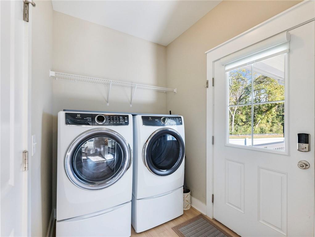 232 Campbell Street Cleveland, GA 30528 - Photo 12 of 37 a utility room with dryer and washer