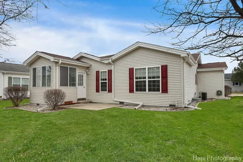 $169,900 | 2848 Gateway Circle, Grayslake, IL 60030