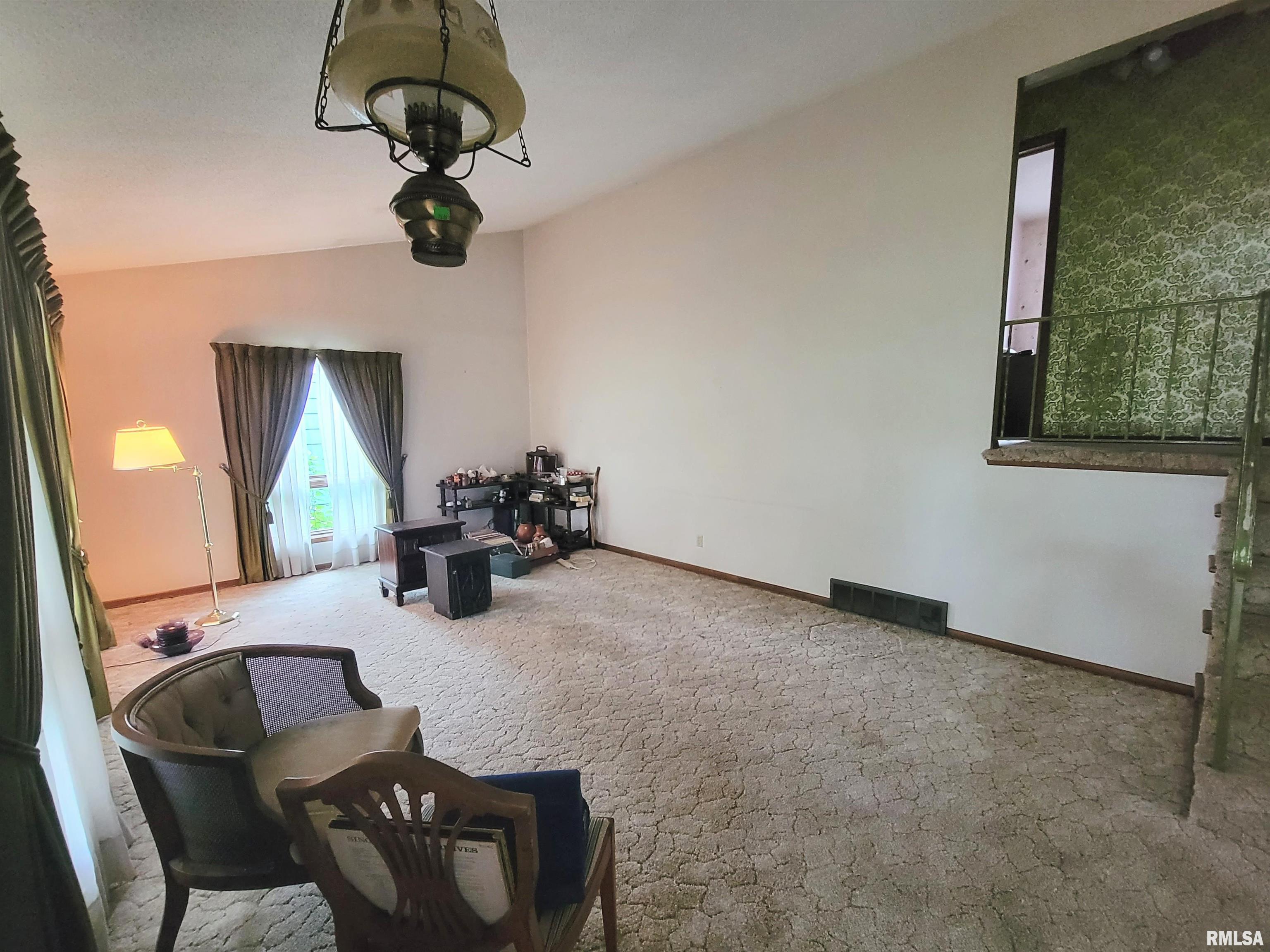 521 Westerfield Road Davenport, IA 52806 - Photo 3 of 23 Gallery Image 3