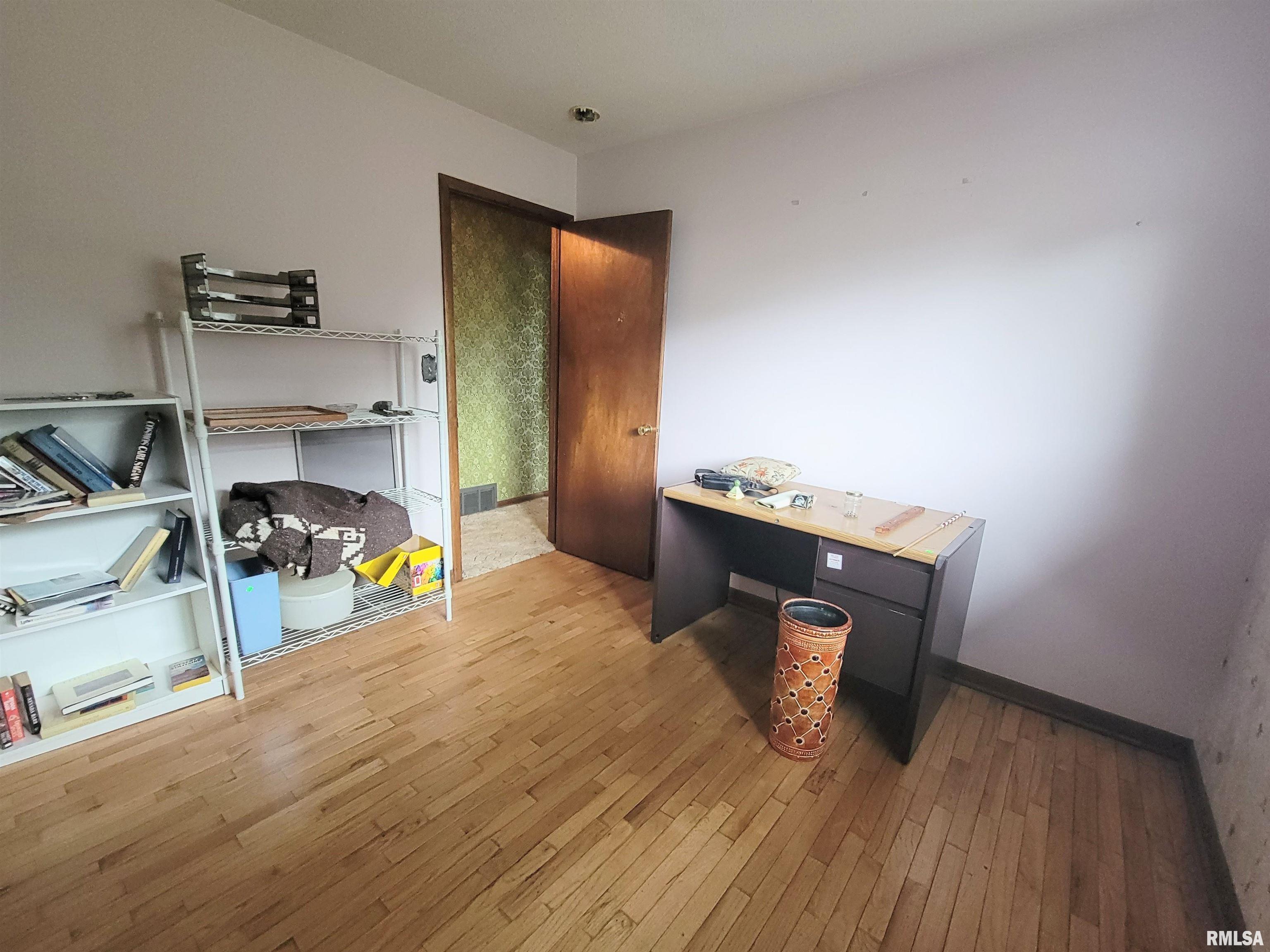 521 Westerfield Road Davenport, IA 52806 - Photo 10 of 23 Gallery Image 10
