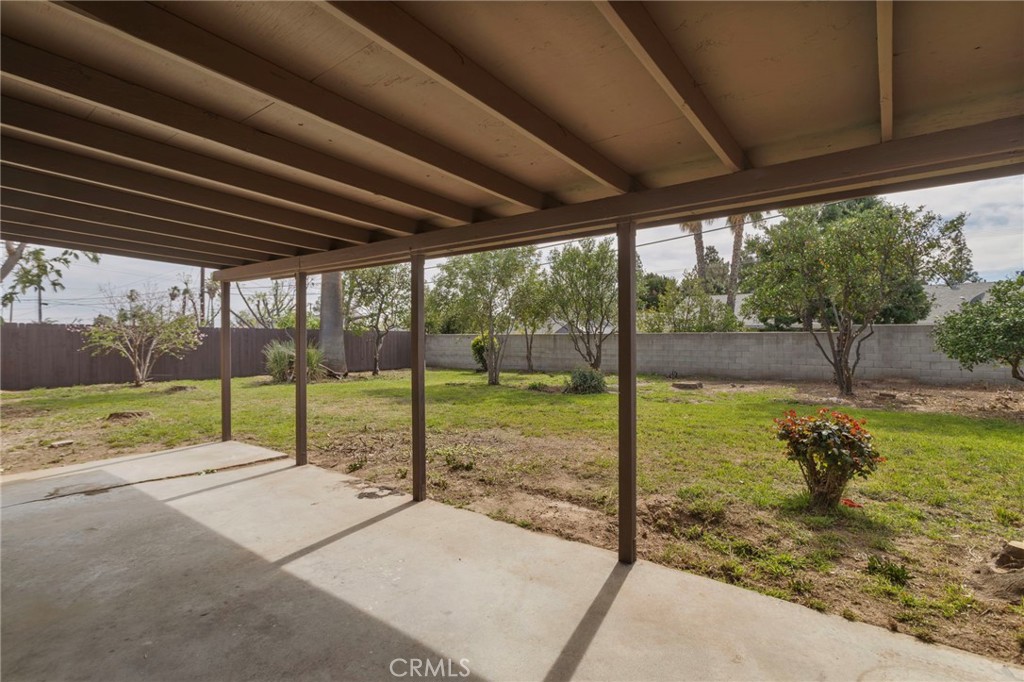 5874 Olive Avenue Rialto, CA 92377 - Photo 34 of 50 a view of a backyard