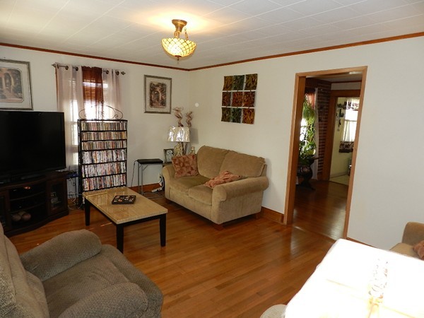 47 Eloise Street Springfield, MA 01118 - Photo 8 of 27 Gallery Image 8