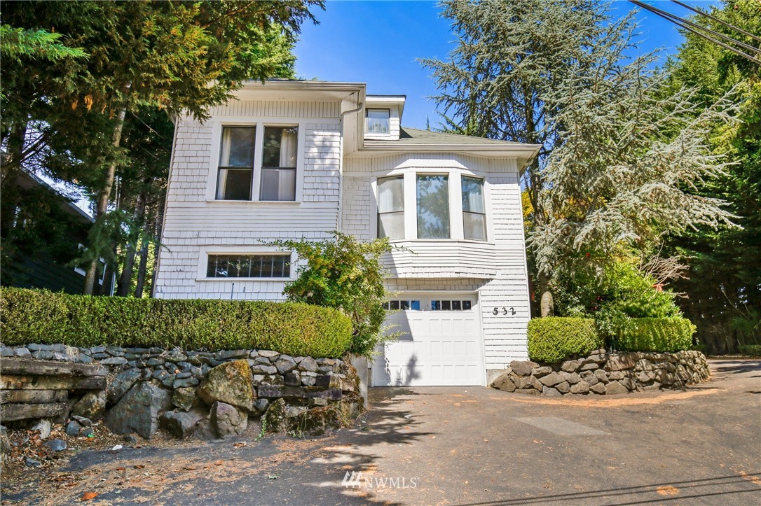 532 Southwest Sunset Boulevard Renton, WA 98057 - Photo 1 of 32