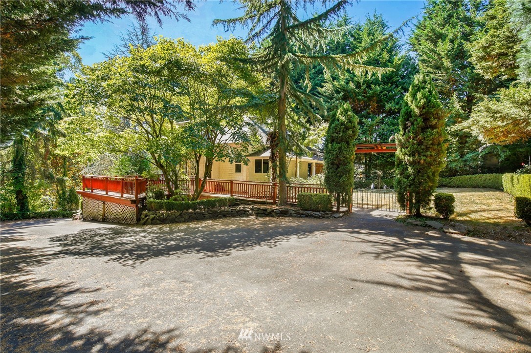 532 Southwest Sunset Boulevard Renton, WA 98057 - Photo 2 of 32